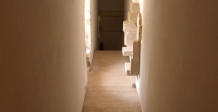 10 idées de décoration pour embellir un couloir sombre, étroit ou long