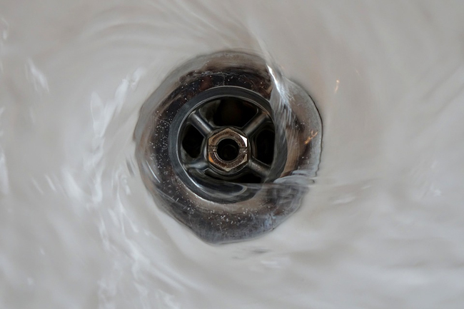 Comment déboucher une canalisation ? - Blog de conseils outillage