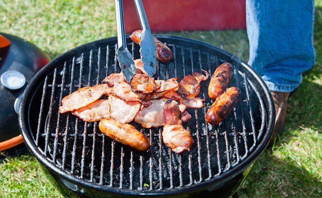 Comment bien nettoyer les grilles de son BBQ