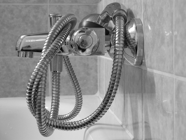 Flexible de douche : les différentes sortes et comment le changer ?