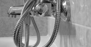 Flexible de douche : les différentes sortes et comment le changer ?