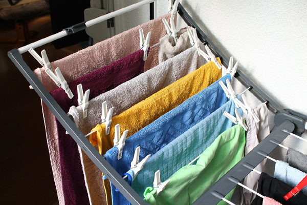 Petit espace : 12 astuces pour faire sécher son linge - Étendoir DIY