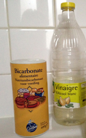 Bicarbonate de soude et vinaigre blanc idéal dans la lessive